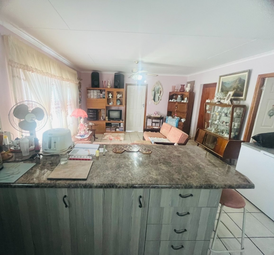 5 Bedroom Property for Sale in Fraaiuitsig Western Cape